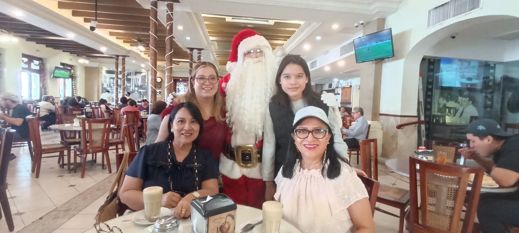 Doblan turnos en restaurantes de Veracruz por alta afluencia turística