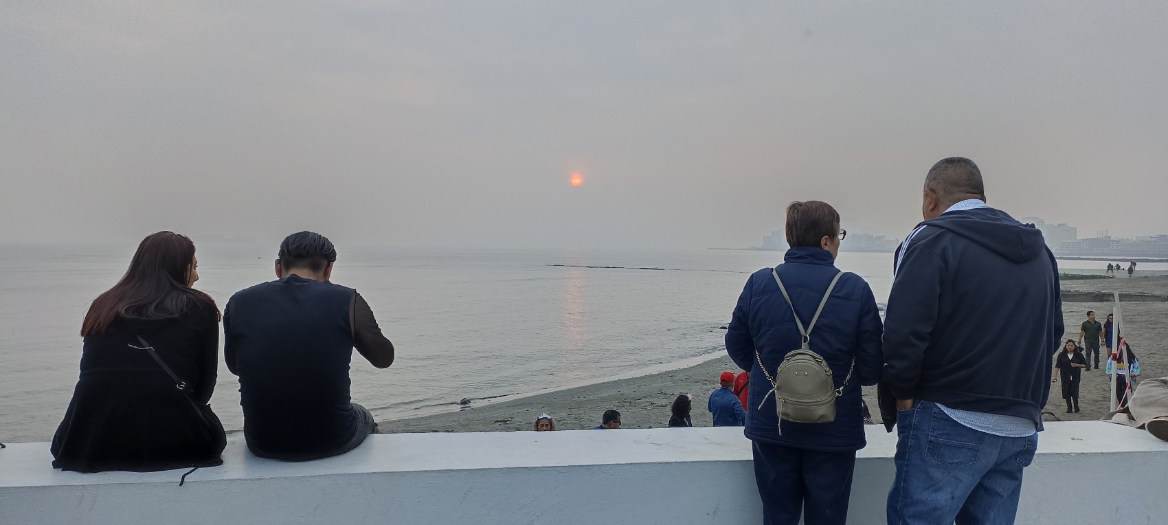 Miles acuden al bulevar a presenciar el primer amanecer del 2023
