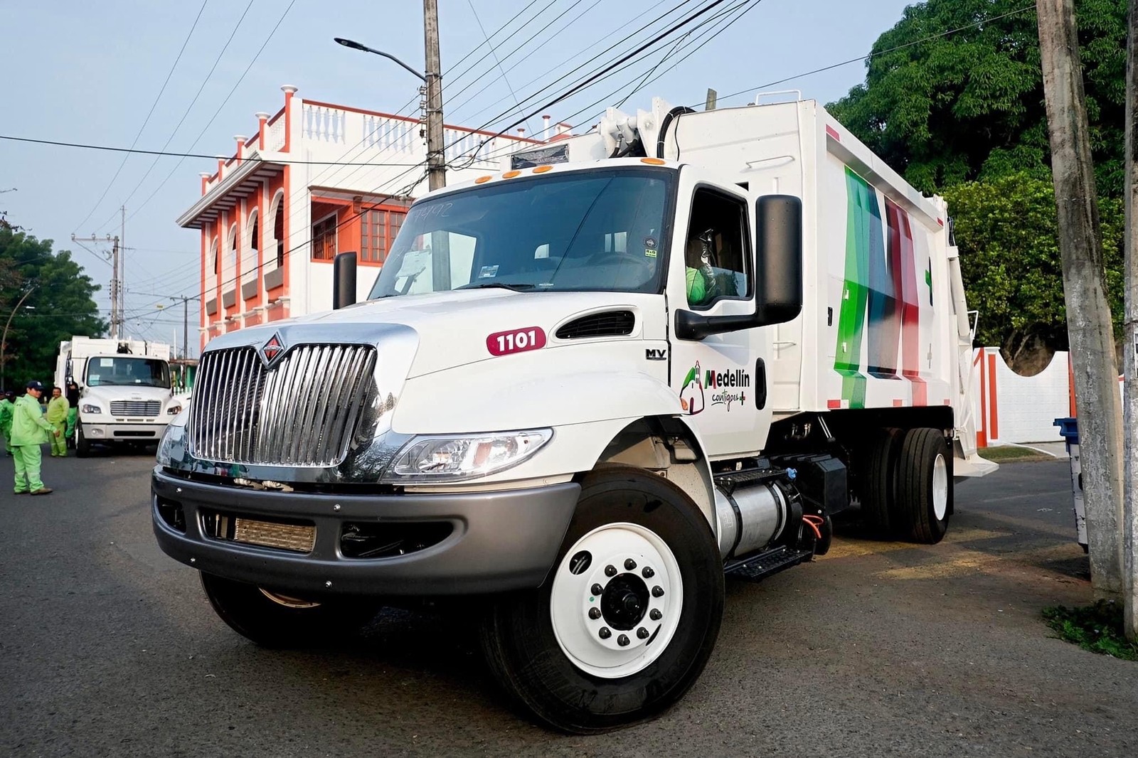 Refuerza Medellín recolección de basura con tres nuevos compactadores