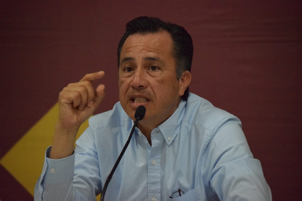 Cuitláhuac da espaldarazo a alcaldesa de Sayula de Alemán, tiene nuestro respeto, afirma
