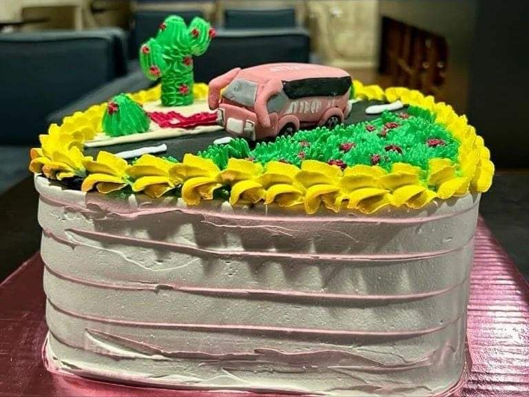 Marjorie celebra su cumpleaños 8 en la terminal de ADO de Coatzacoalcos, su deseo es ser conductora