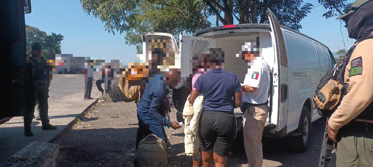 Aseguran a 36 migrantes centroamericanos y africanos en la zona centro