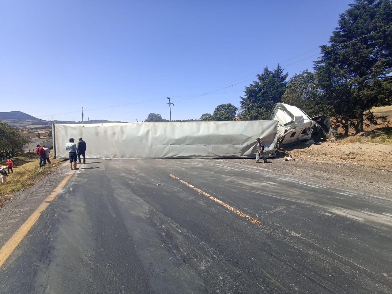 Vuelca tráiler en la autopista Orizaba-Puebla
