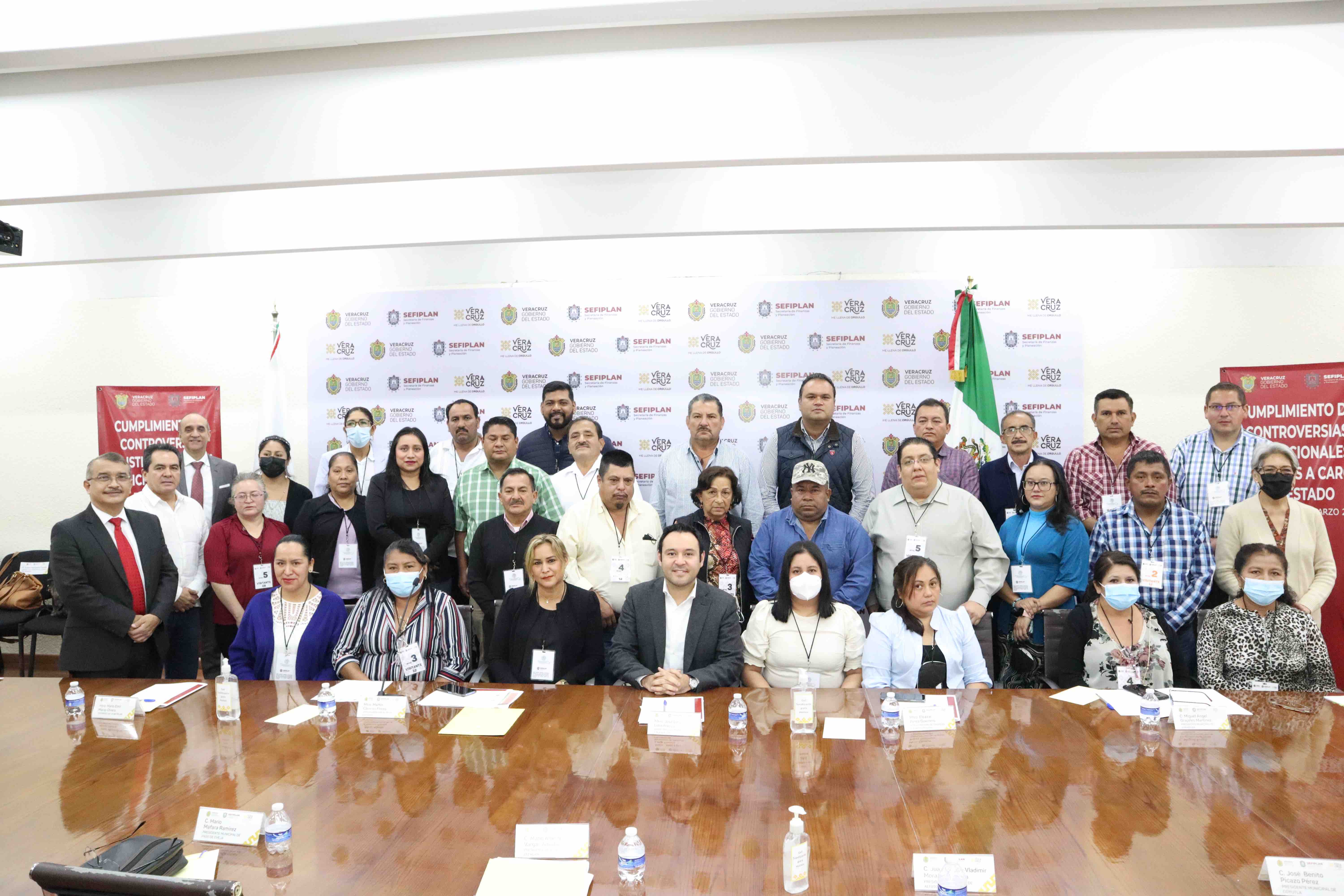 Liquida Veracruz deuda de 2.5 mil millones con municipios por controversias constitucionales