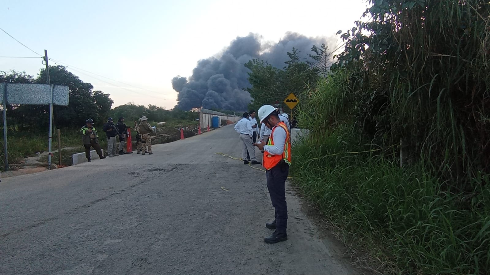 Fiscalía hace pruebas genéticas a 4 cuerpos encontrados tras explosión de Pemex