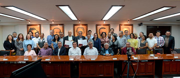Con firma de acuerdo, UV y Fesapauv concluyen negociación