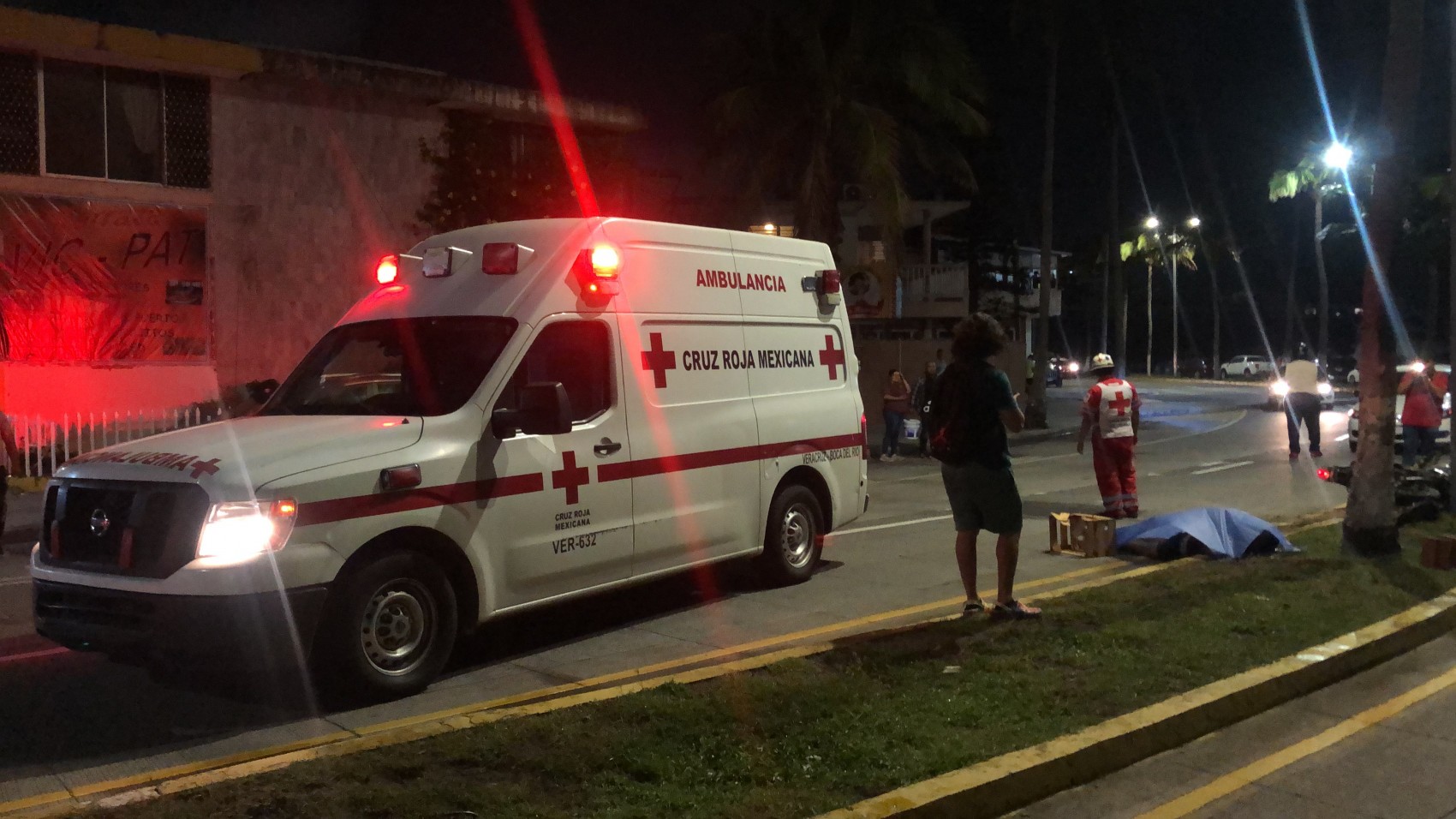 Motociclista muere al impactarse en bulevar de Veracruz