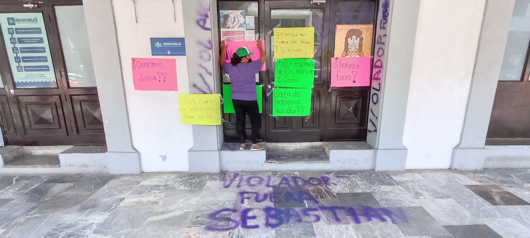 ¡ Fuera violador¡, se vuelven a manifiestar contra regidor señalado de acoso en Veracruz