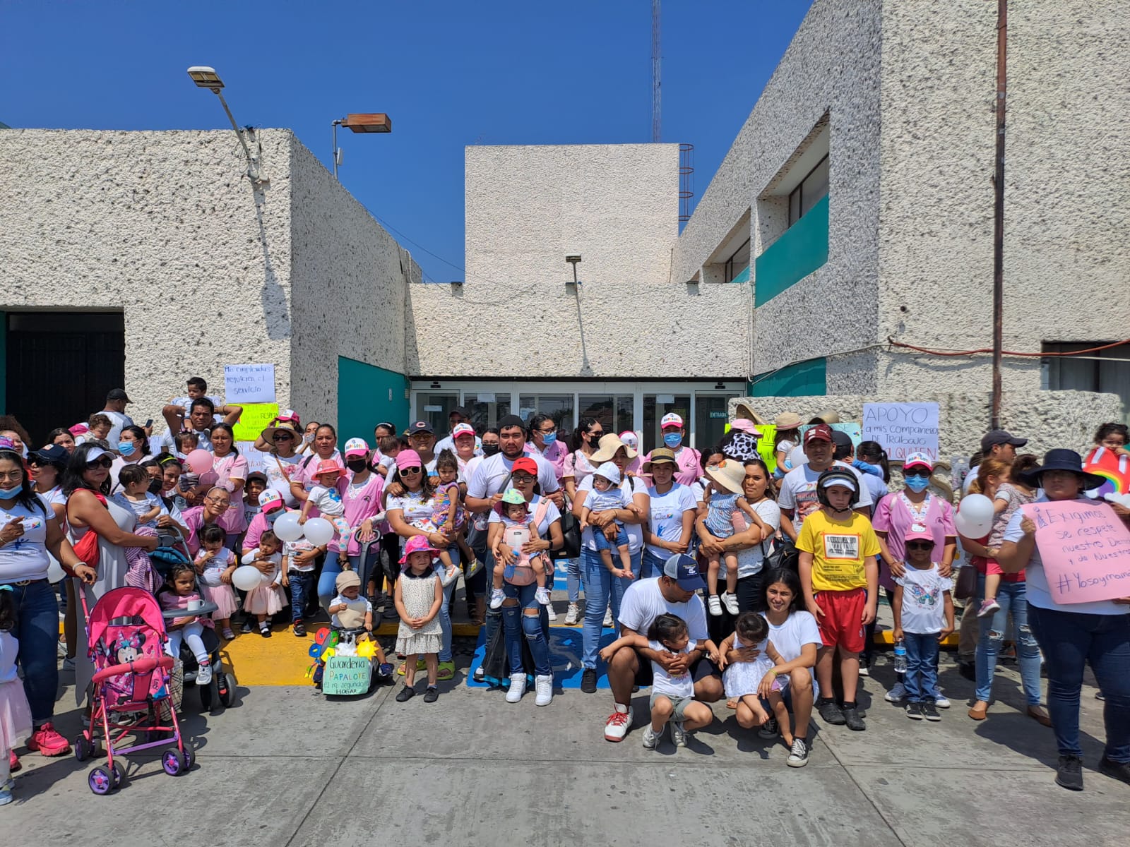 Protestan contra el IMSS por cierre de guardería en la ciudad de Cardel