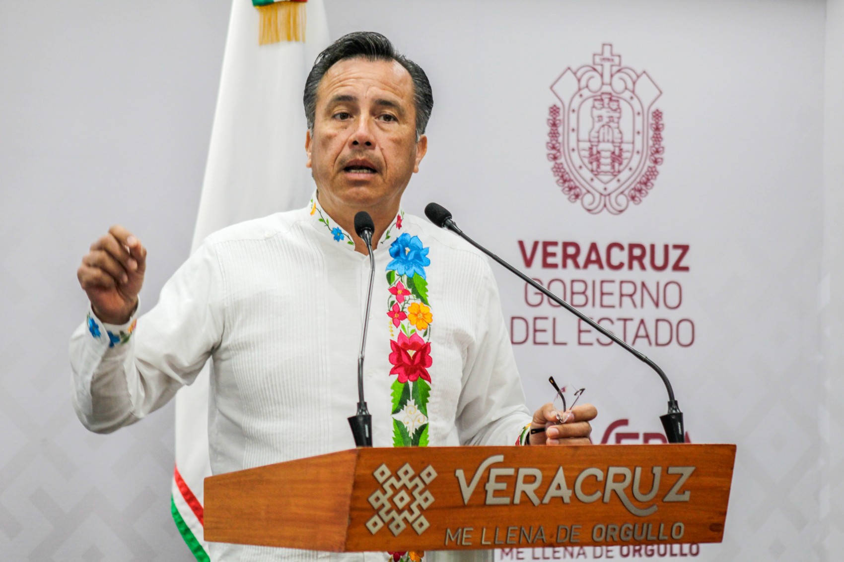 Gobernador contradice versión y asegura que maestro y estudiante dispararon a ministeriales