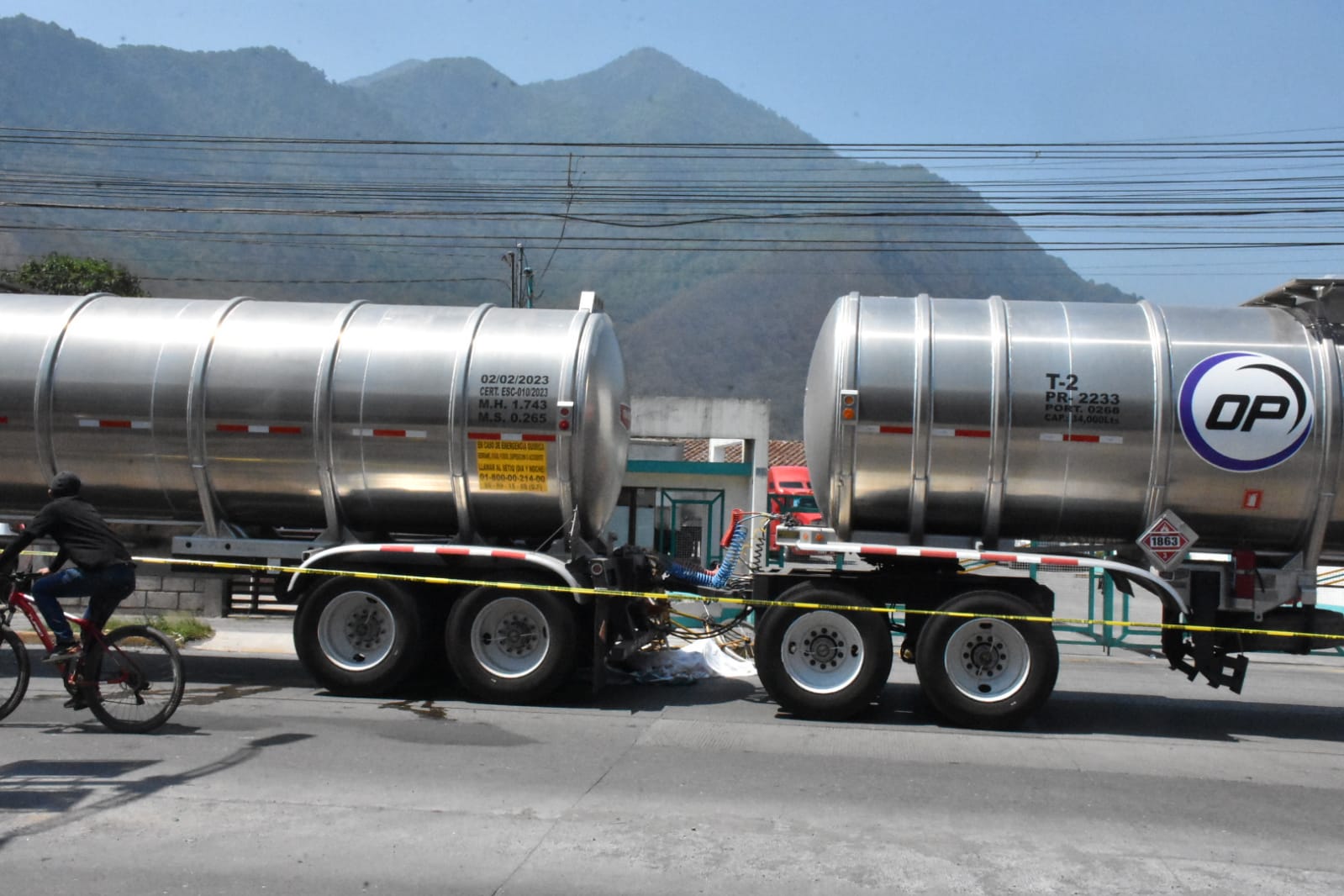 Tráiler atropella y mata a vendedora de tepache en Río Blanco