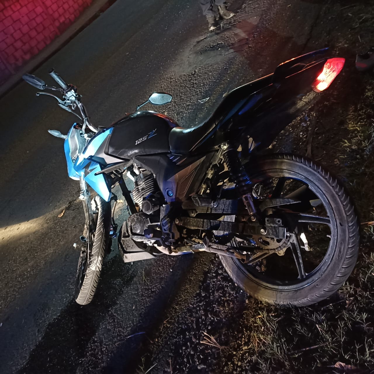 Motociclista muere al chocar contra poste de concreto en Córdoba