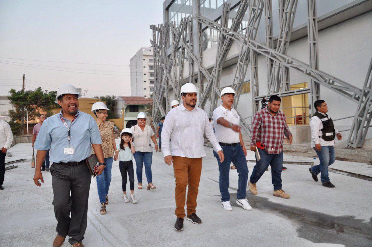 Zenyazen Escobar supervisa avance de obra de Bachillerato Tecnológico