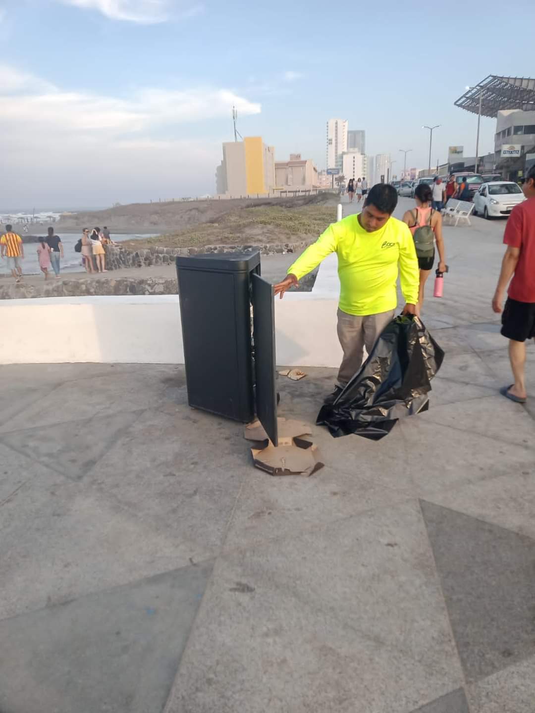 Se generan 80 toneladas diarias de basura en playas y bulevares de Boca del Río en vacaciones