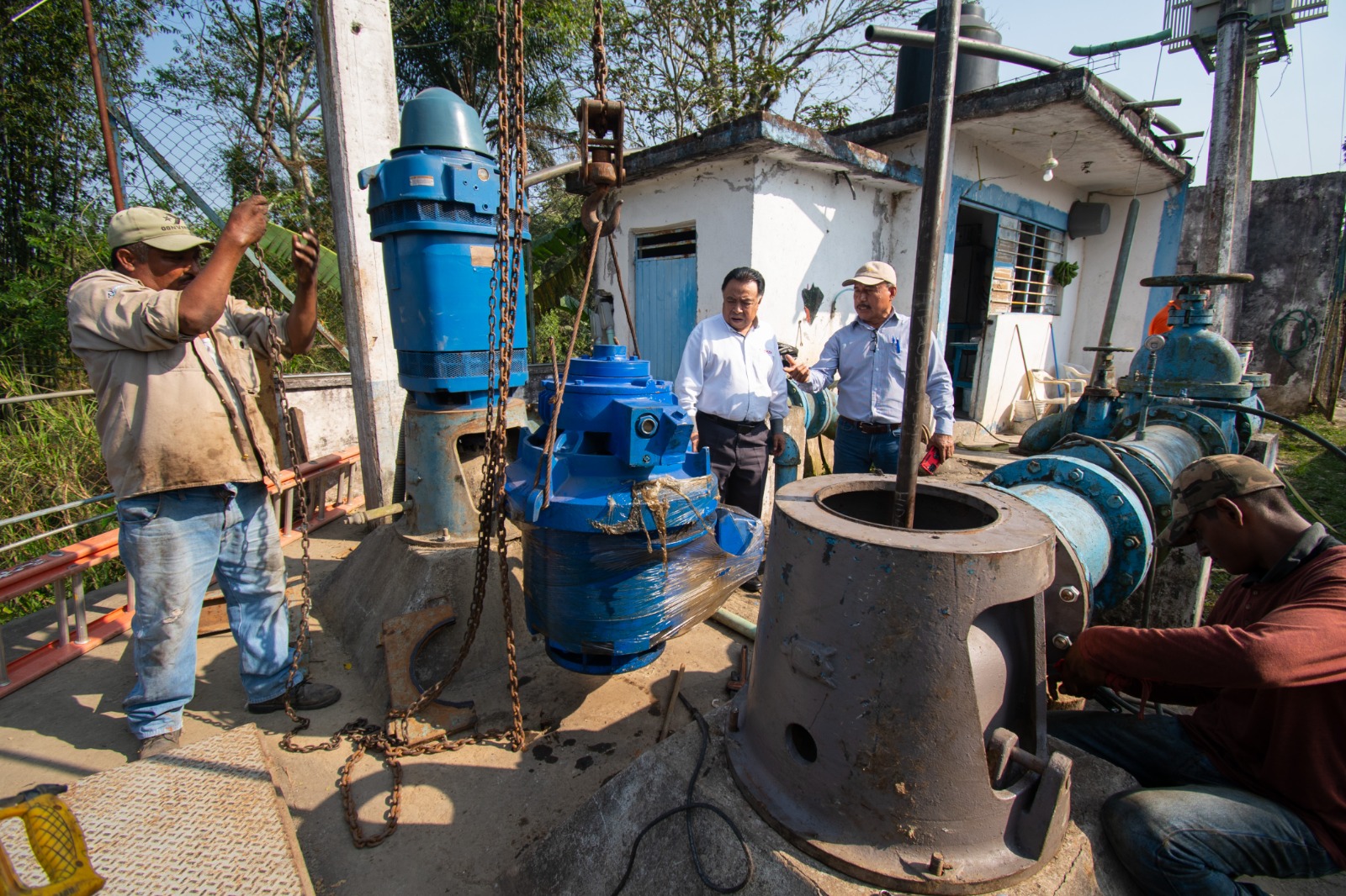 Sustituyen bomba para reestablecer suministro de agua paulatinamente
