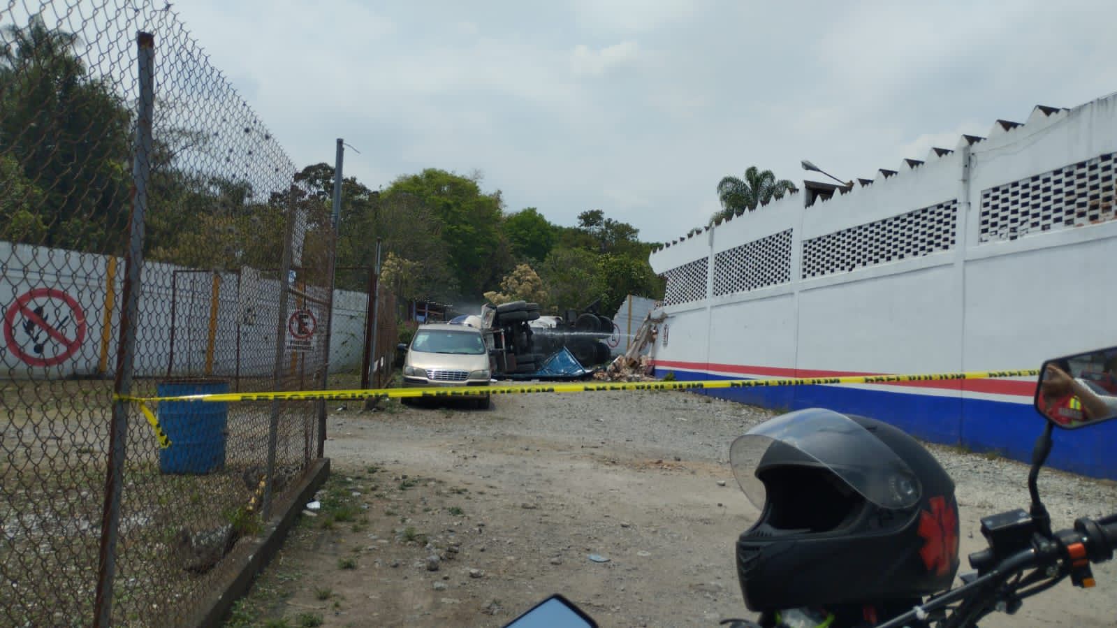 Vuelca pipa en gasera de Fortín, sin riesgo alguno