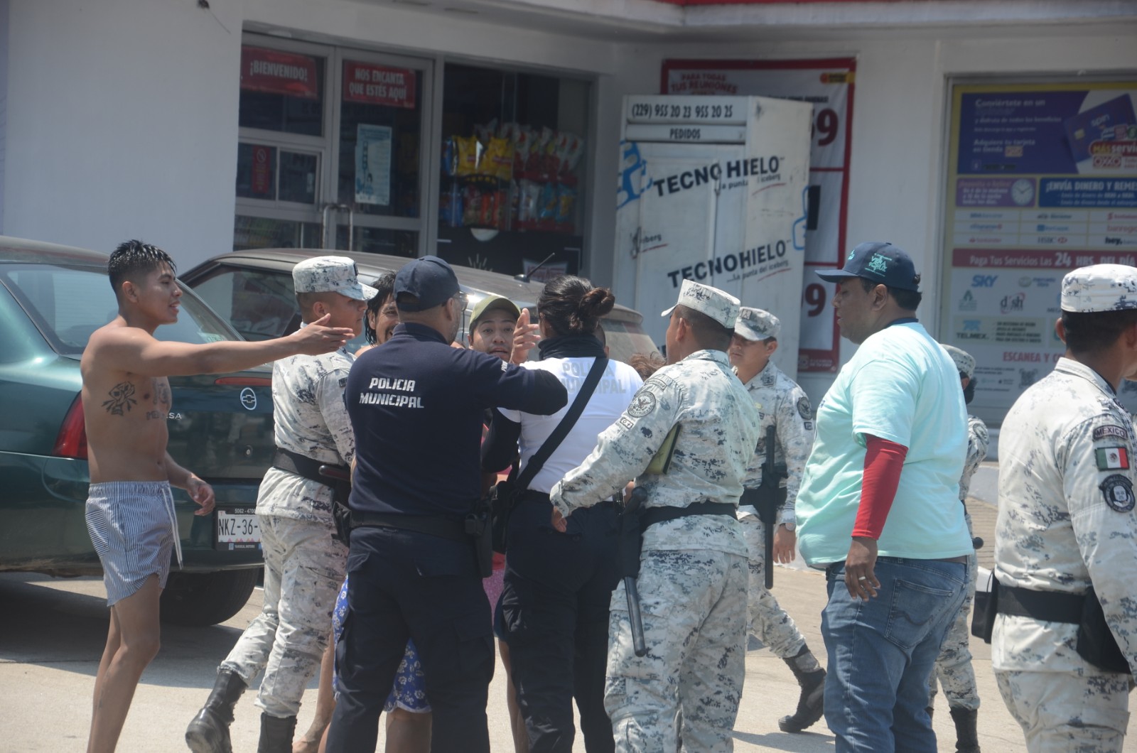 Turistas de Ciudad de México protagonizan riñas con policías en Playa Martí