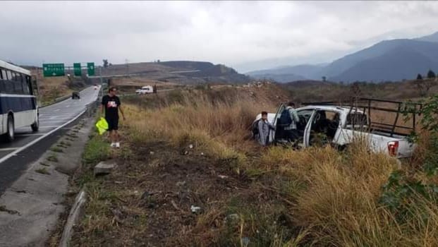 Dos accidentes en las cumbres de Maltrata esta tarde fría de domingo