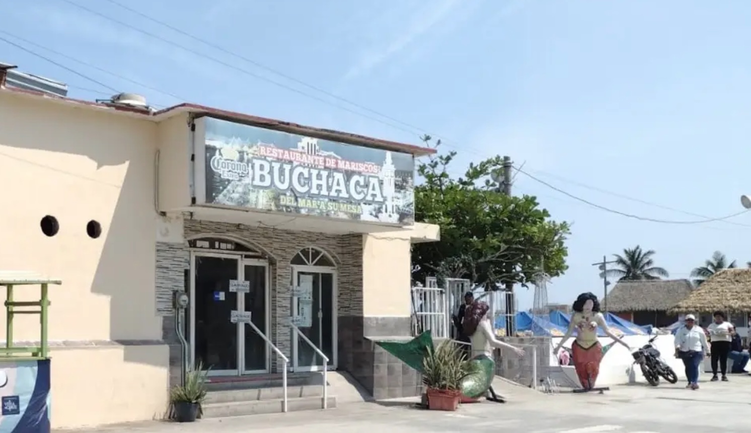 Clausuran palapa El Buchaca en playa Villa del Mar de Veracruz