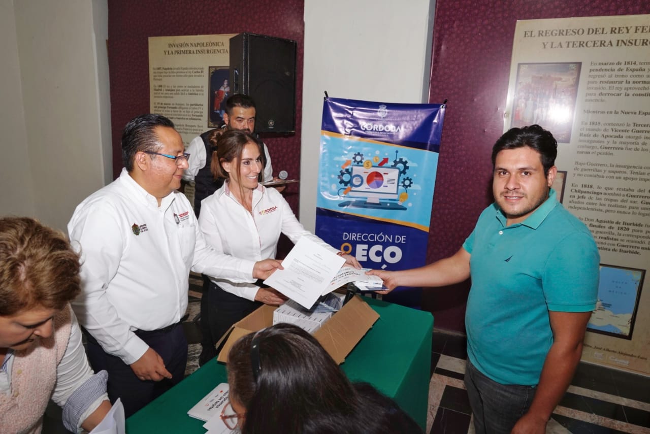 En Córdoba etrega Sedecop 52 dispositivos electrónicos de cobro a Mipymes