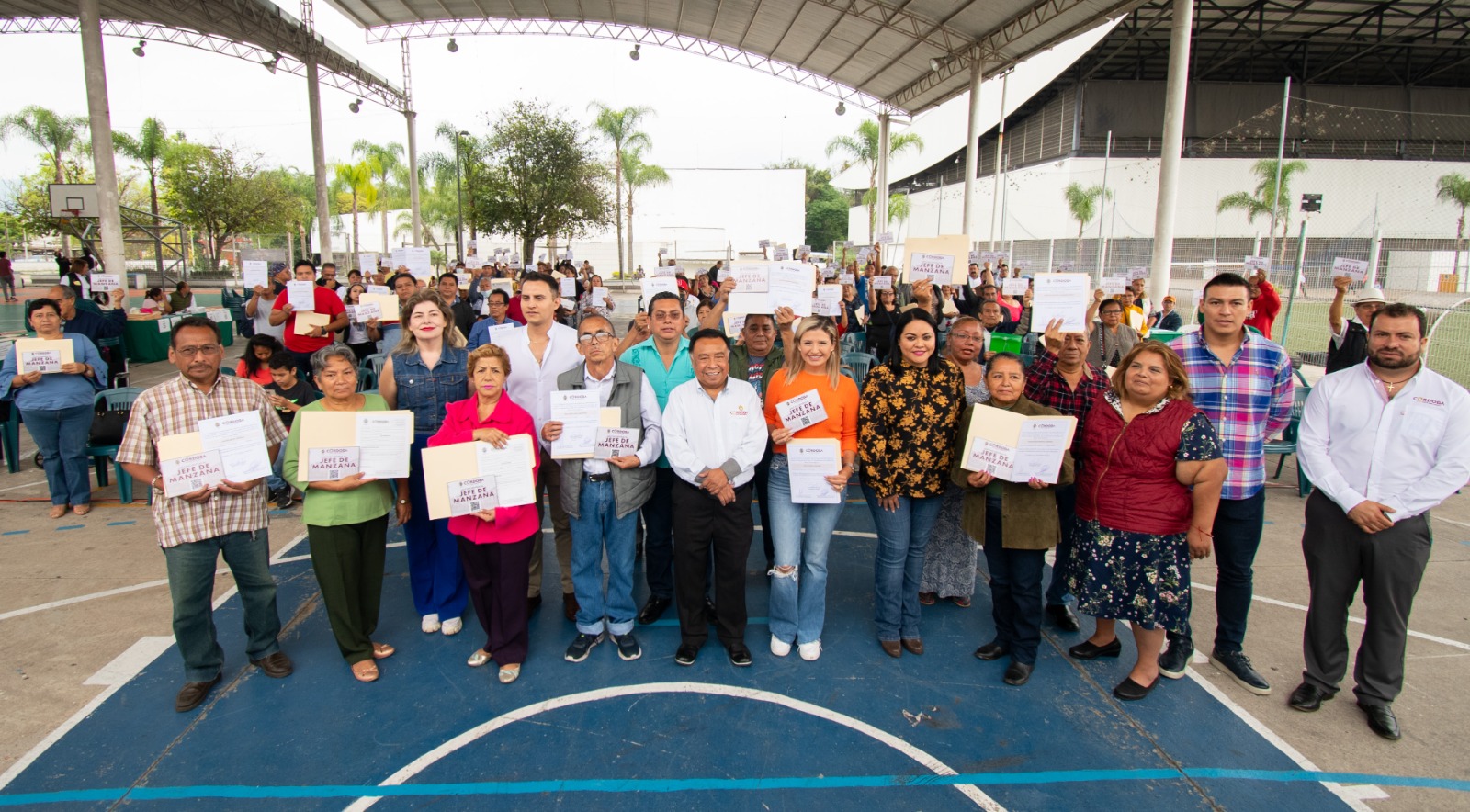 En Córdoba toma protesta presidente Juan Martínez a 326 Jefas y Jefes de Manzana