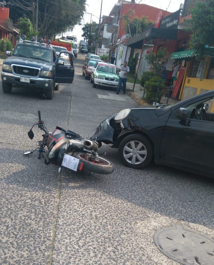 Asesinan a taxista dentro de su unidad en la colonia Constituyentes de Xalapa