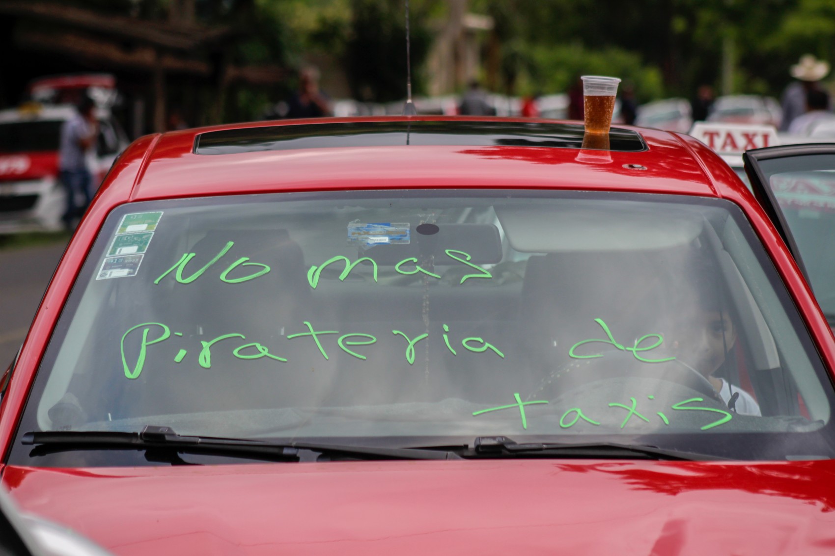 Impiden a taxistas manifestarse en Xalapa para exigir orden en Transporte Público