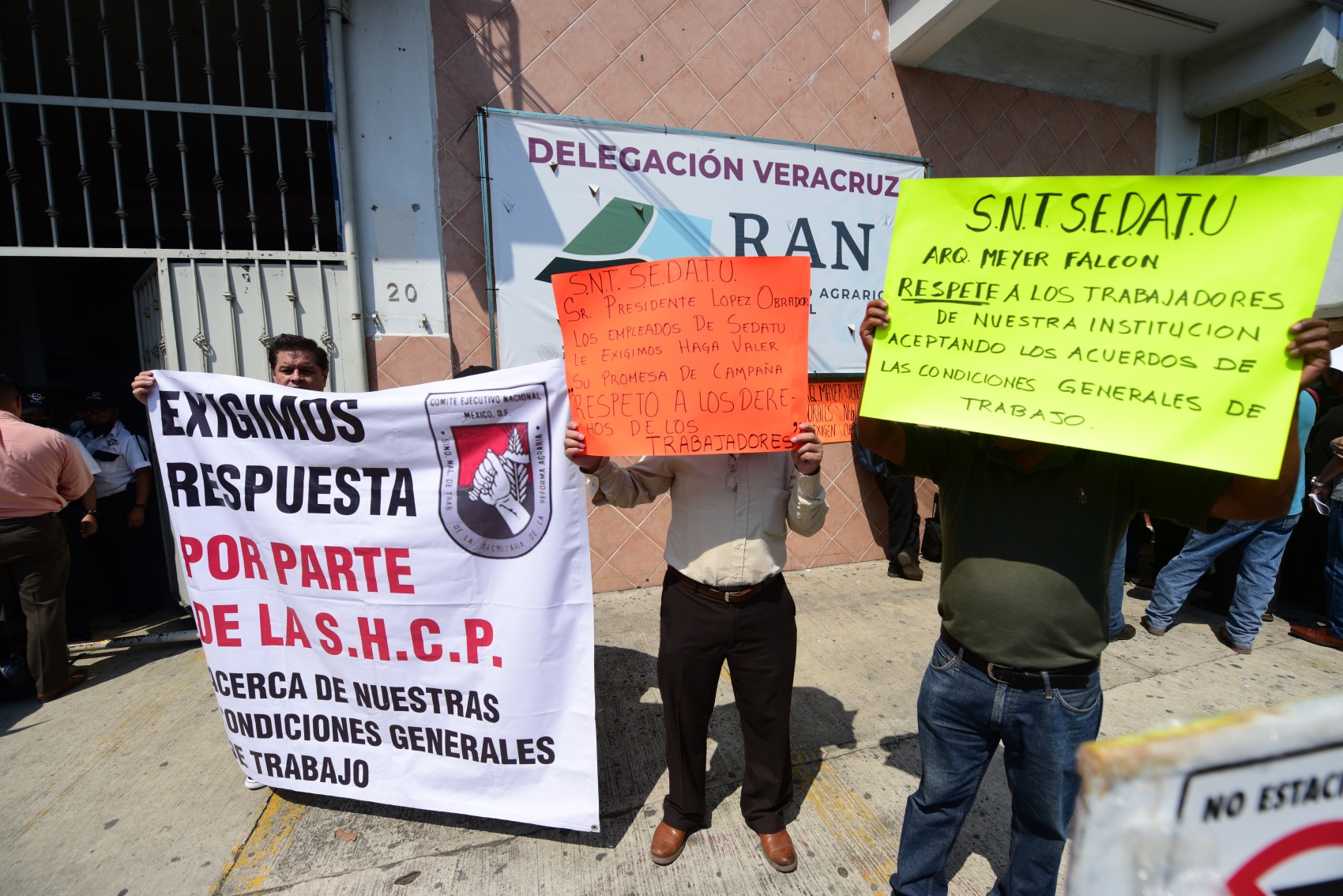 Trabajadores de Sedatu exigen mejores condiciones laborales, están cansados de promesas