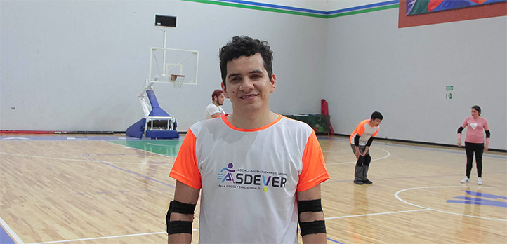 Estudiante UV creó club deportivo para personas con discapacidad visual