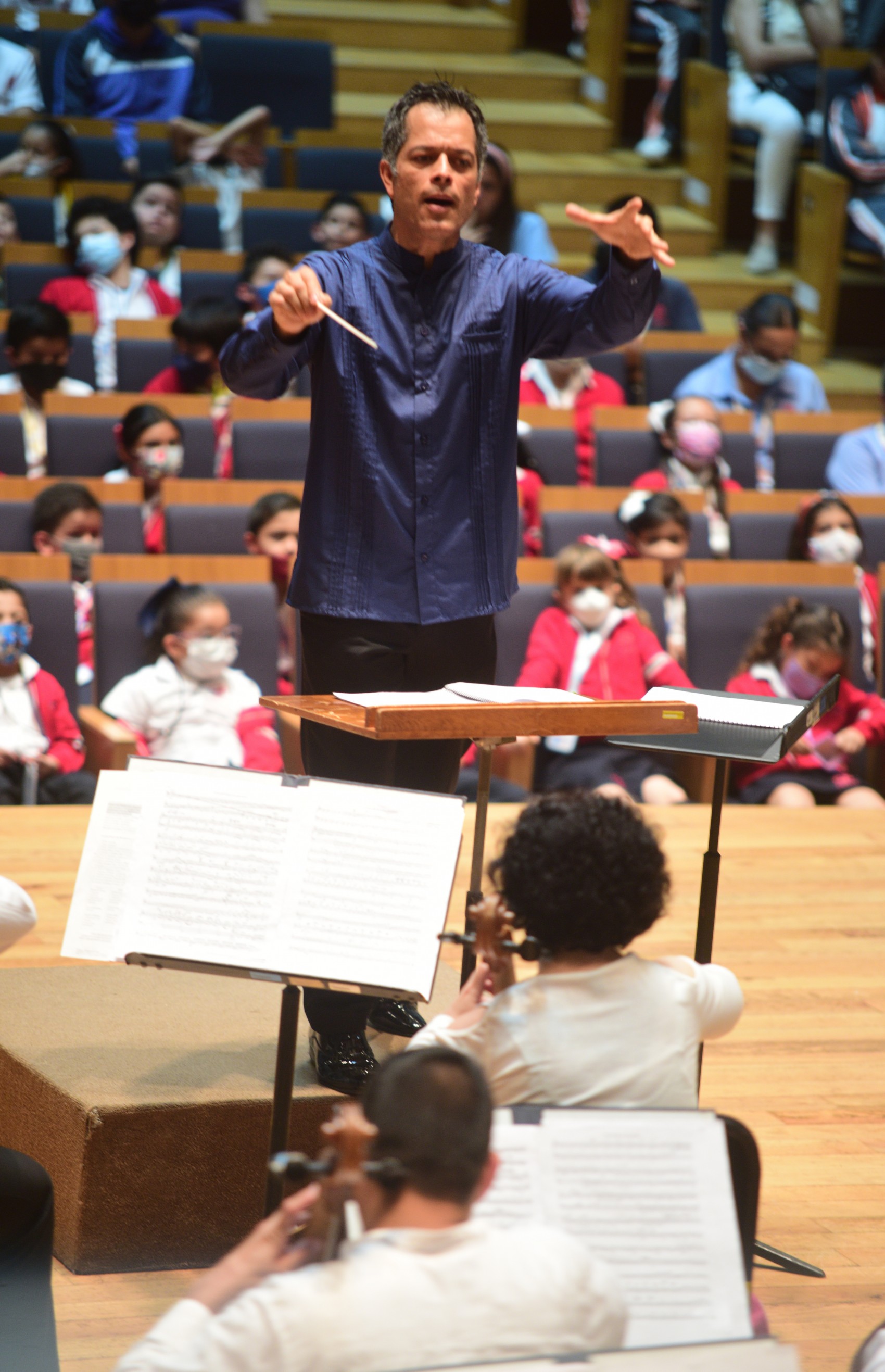 Tonatiuh García, Director invitado de la Orquesta Sinfónica de Xalapa  para la puesta en escena de la vida y obra de Ludwig Van Beethoven