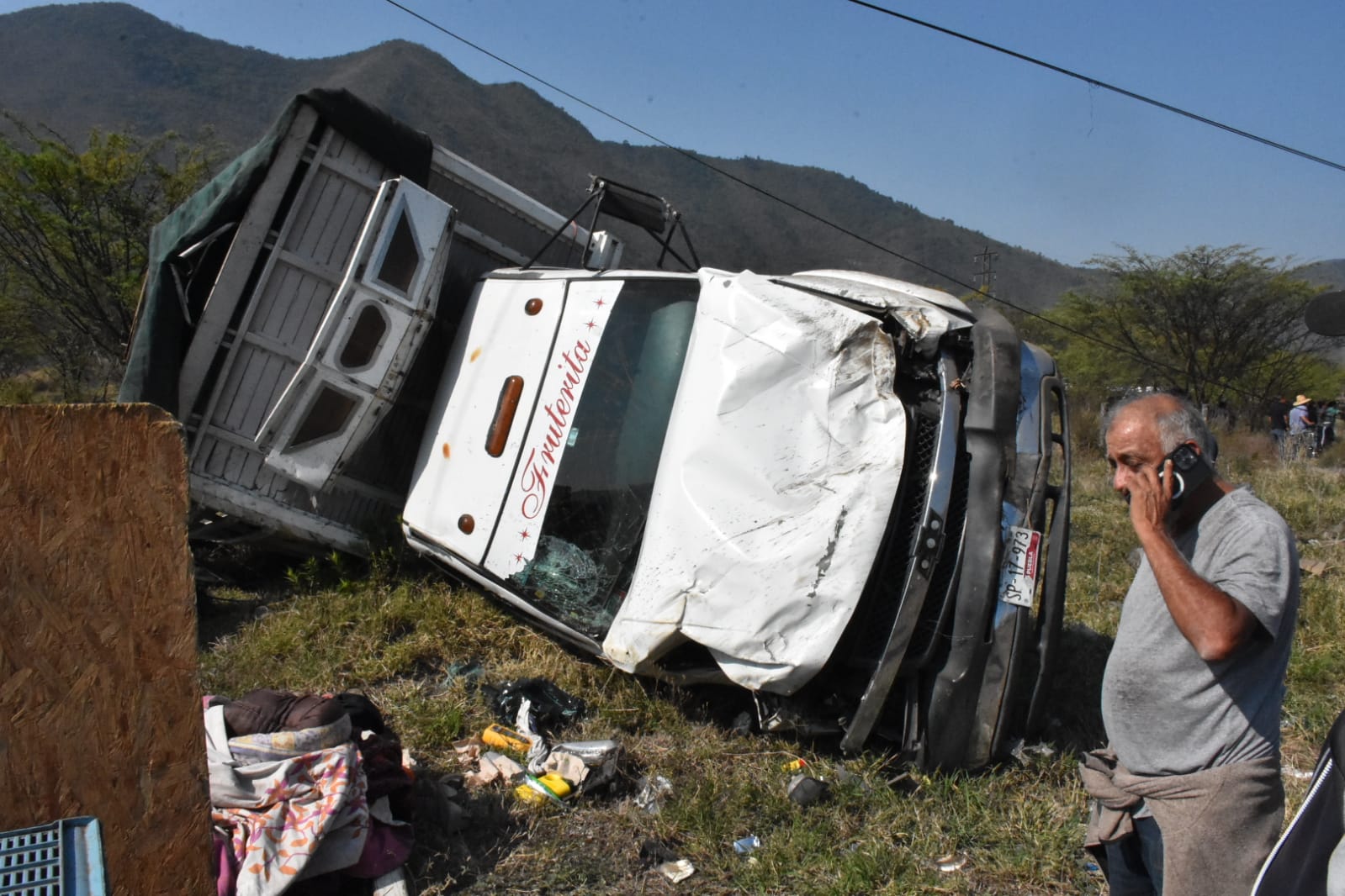Cinco lesionados deja carambola en la autopista Orizaba-Puebla, rapiñeros roban lo que pueden