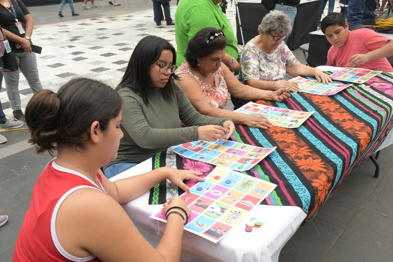 Se canta la Lotería Jarocha en el Zócalo de la Ciudad
