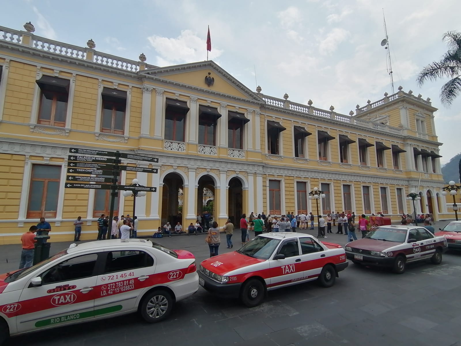 Exigen liberación de taxista detenido supuestamente de manera arbitraria en Orizaba
