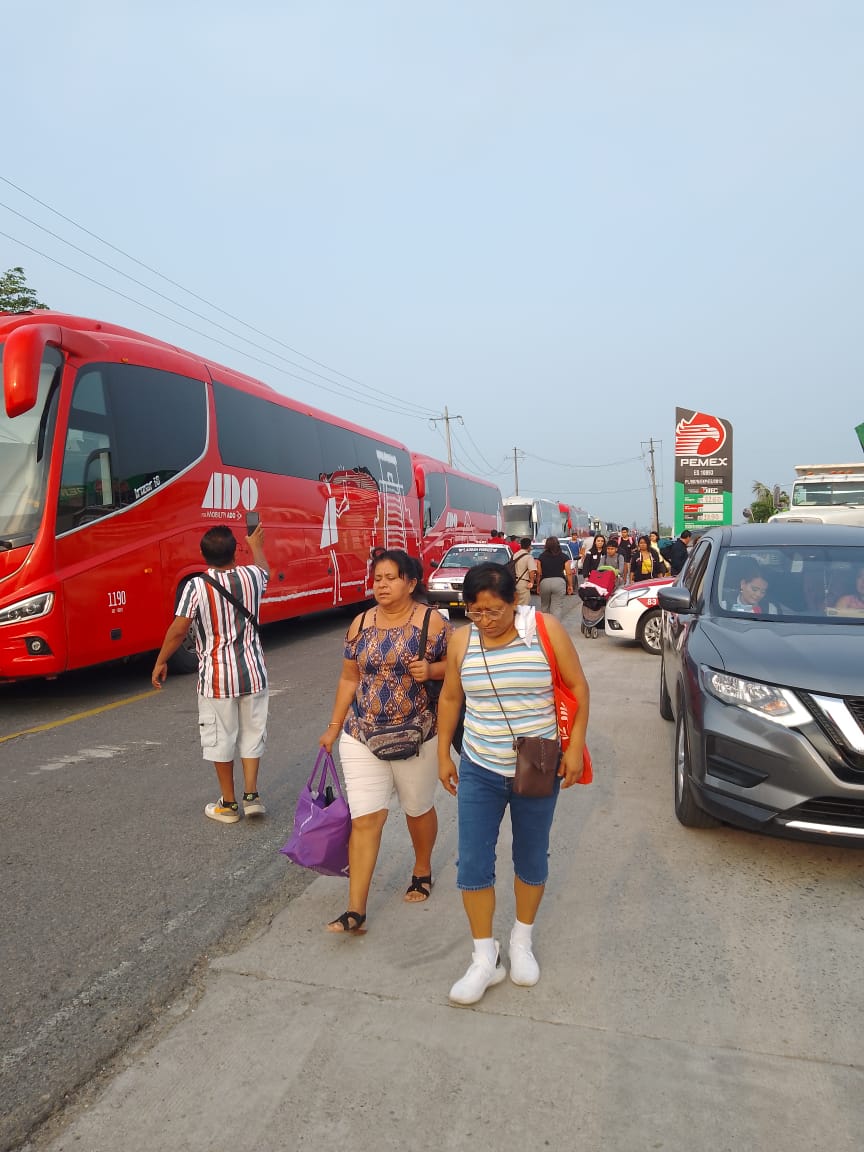 Cierran carretera de Tecolutla para exigir justicia por feminicidio de Estefany Nahomi