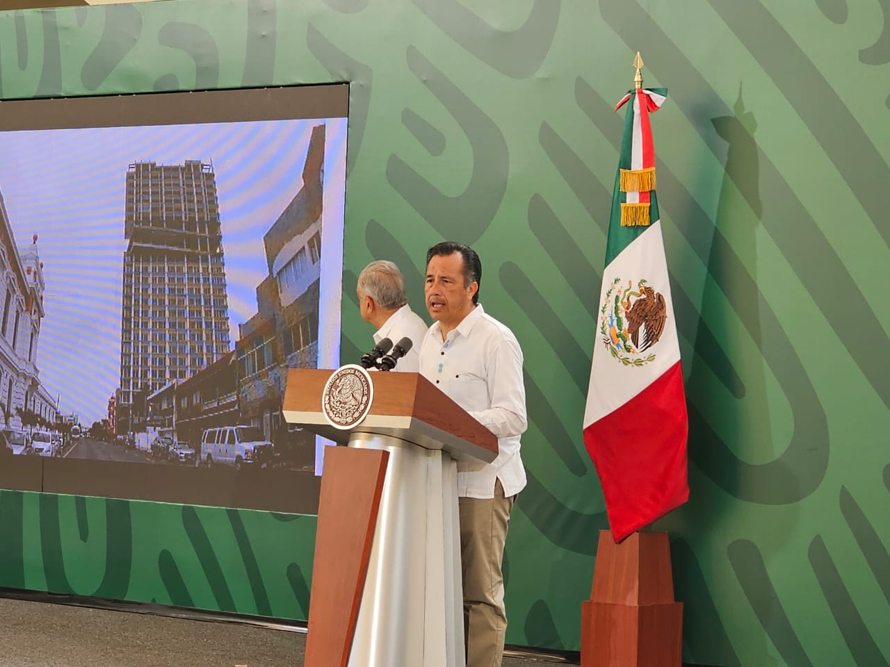 Cuitláhuac denunciará a juez de distrito por amparar construcción de la Torre Centro