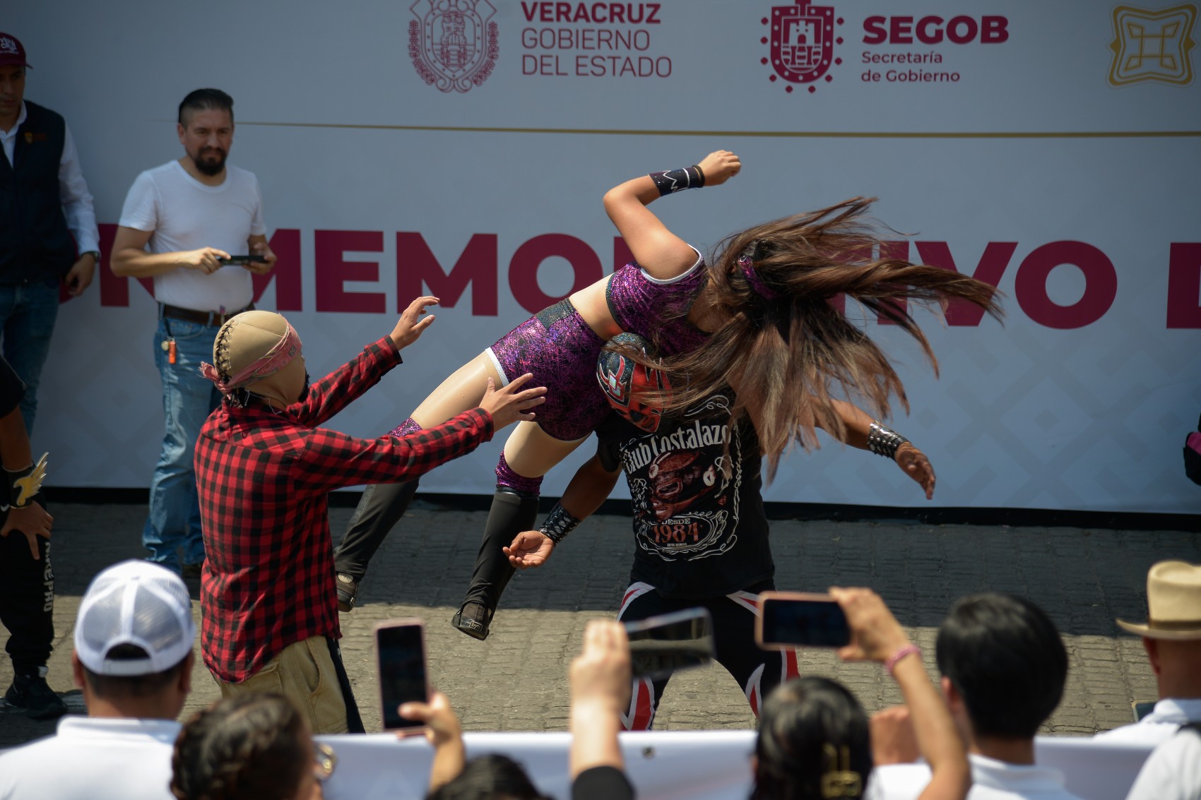 Luchadores durante el desfile