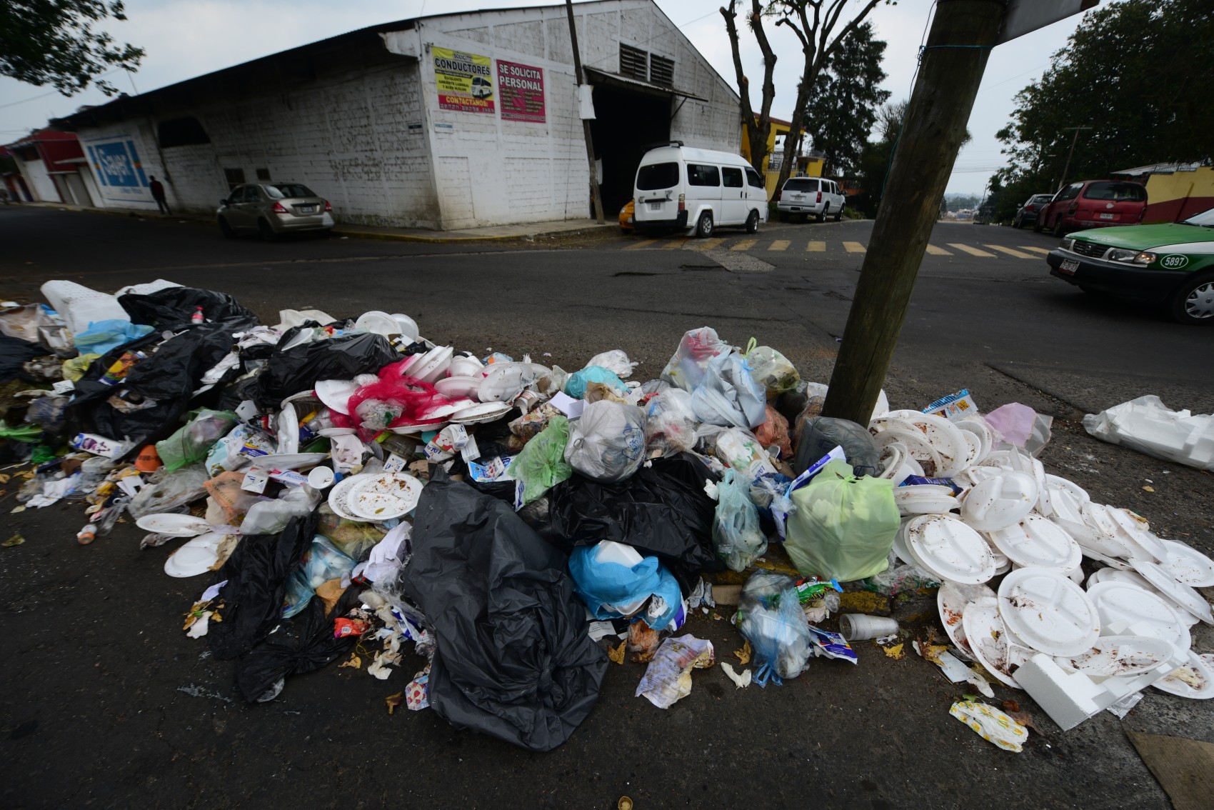 Basura en Xalapa aumenta 30% tras diciembre; refuerzan recolección