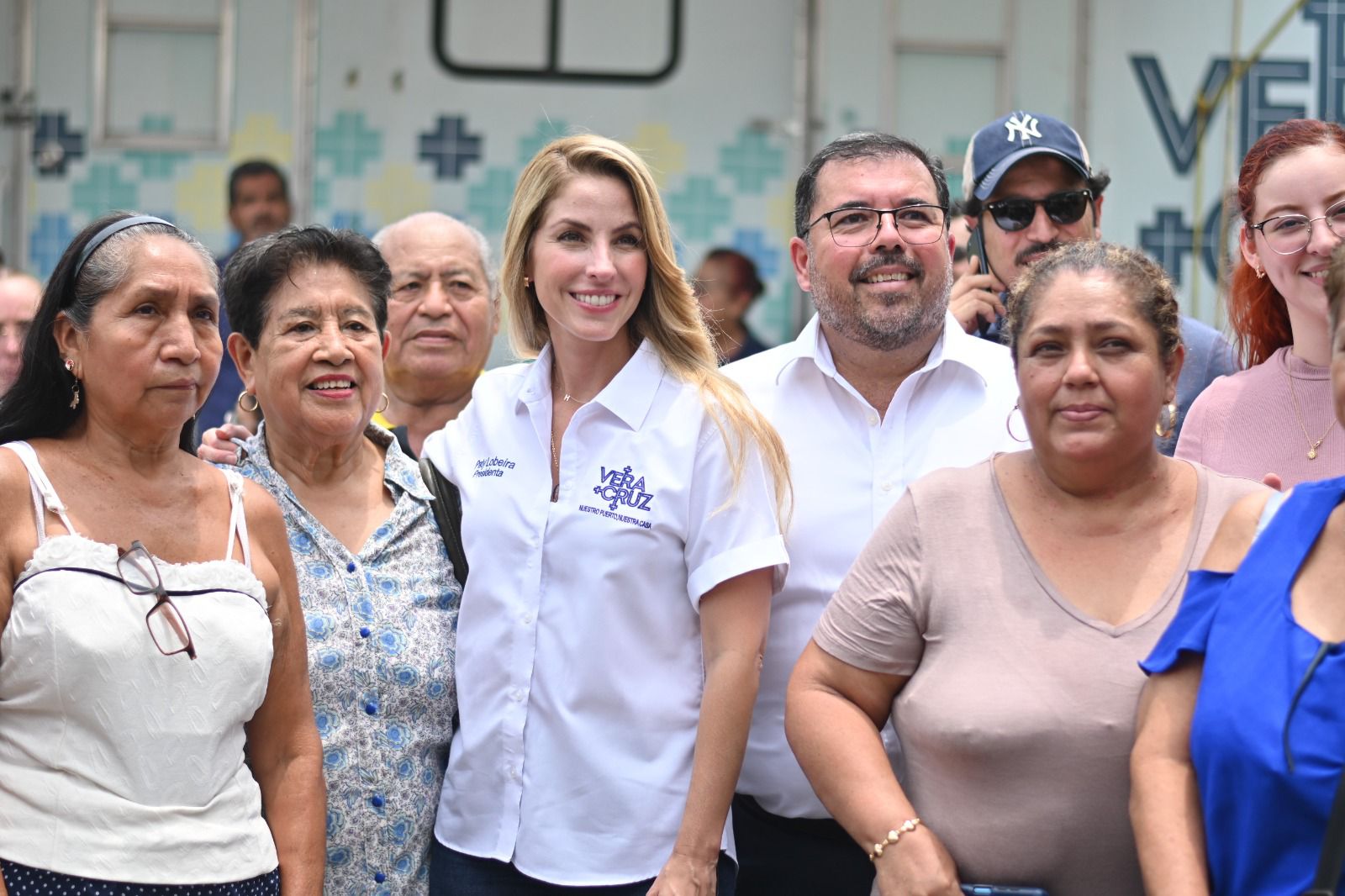 Lleva Paty Lobeira de Yunes la Brigada Médica y de Servicios del DIF a la colonia La Armada