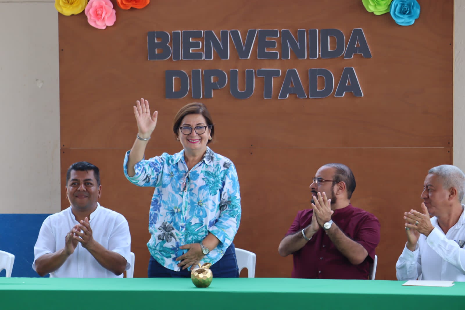 Cumple diputada Mago Corro con la educación en Tres Valles