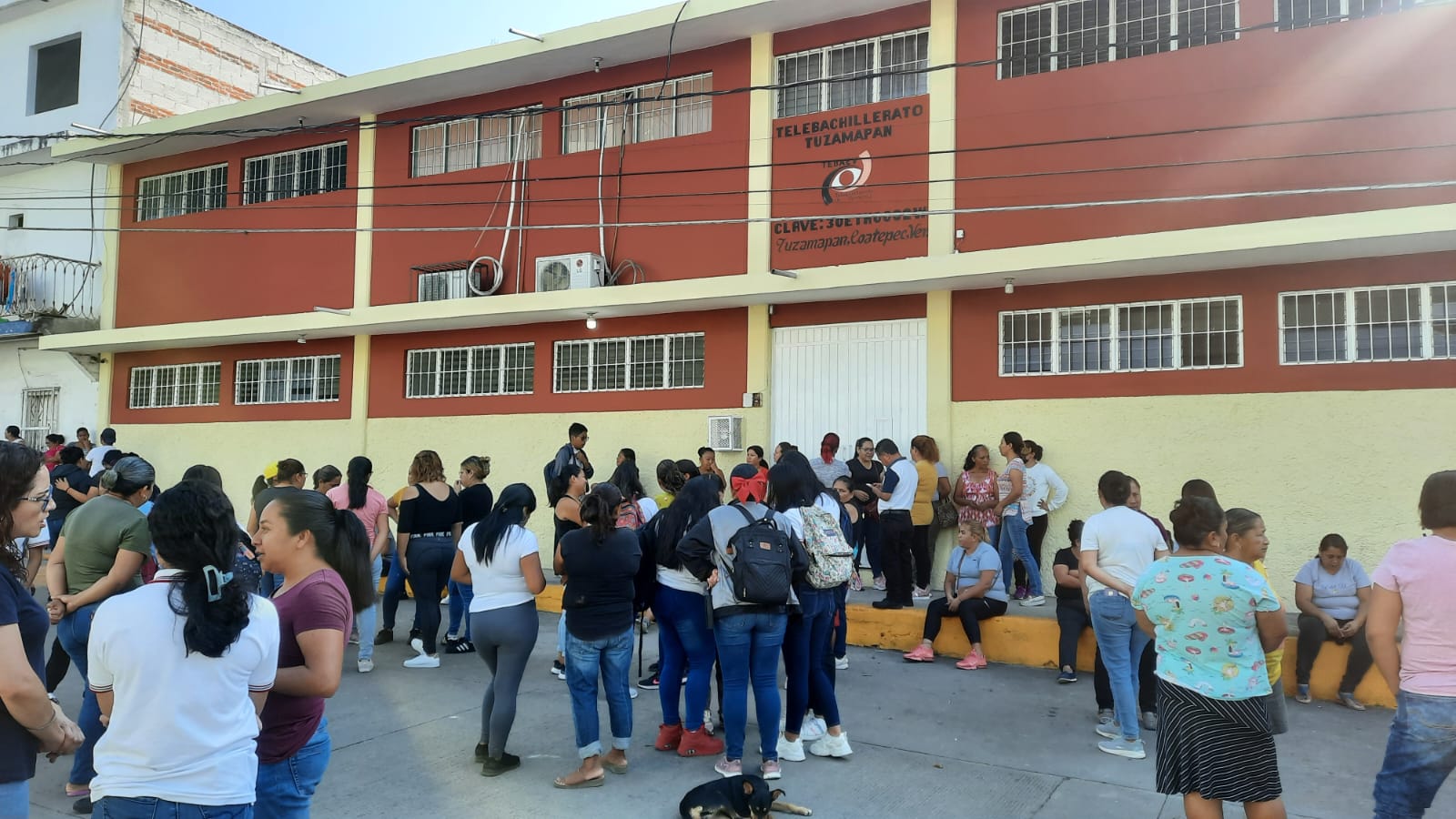 En Telebachillerato de Tuzamapan responsabilizan a profesor de suicidio de alumna