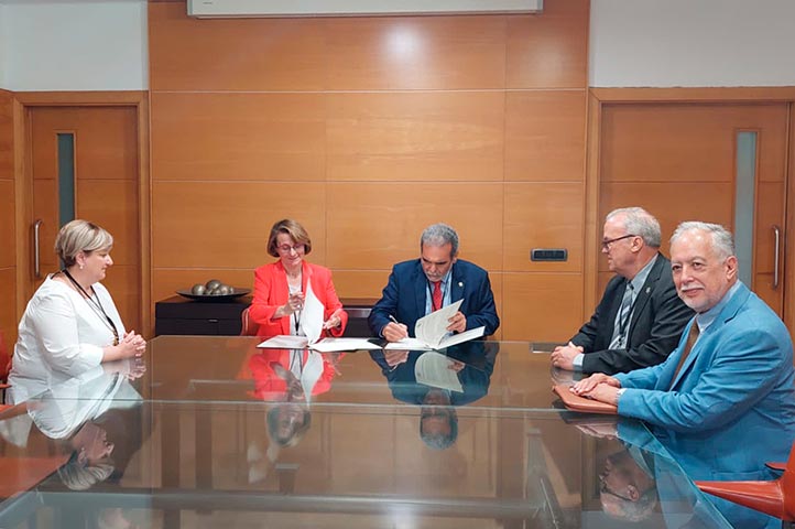 UV firma protocolo de colaboración con la Universitat Jaume I de España