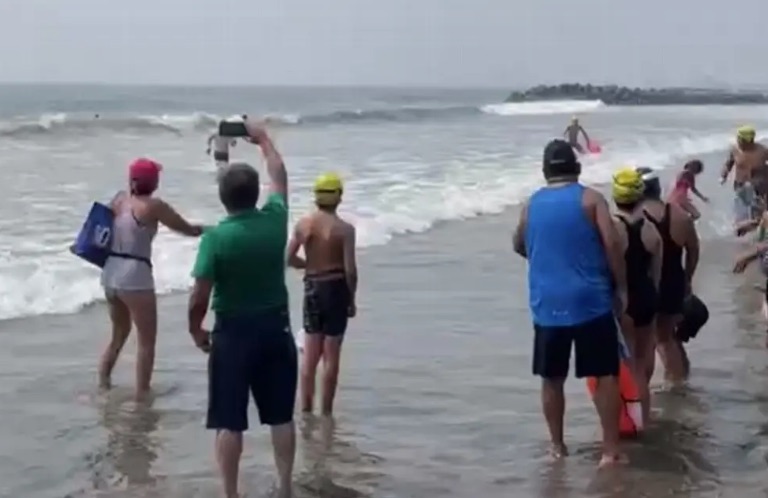 Fallece atleta en competencia de nado en Boca del Río