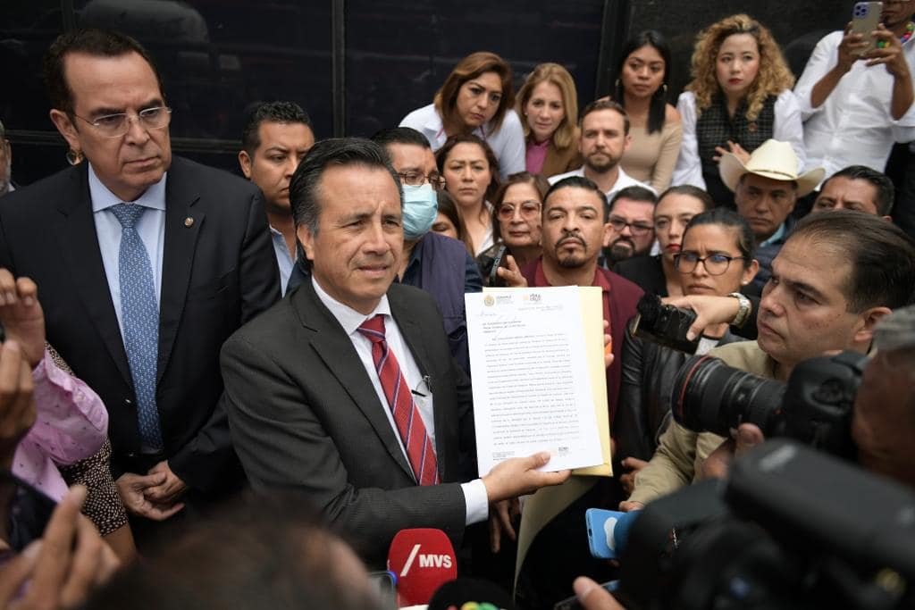 Cuitláhuac denuncia a jueces federales por permitir construcción de torre Veracruz