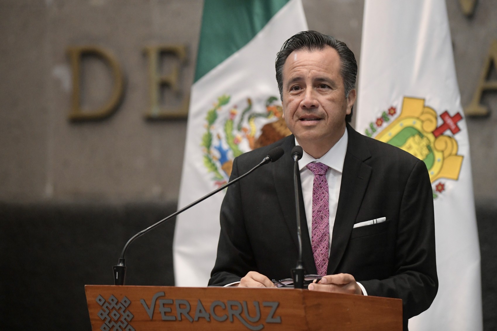 Cuitláhuac confirma detención de 5 policías de Poza Rica por faltas que no especificó