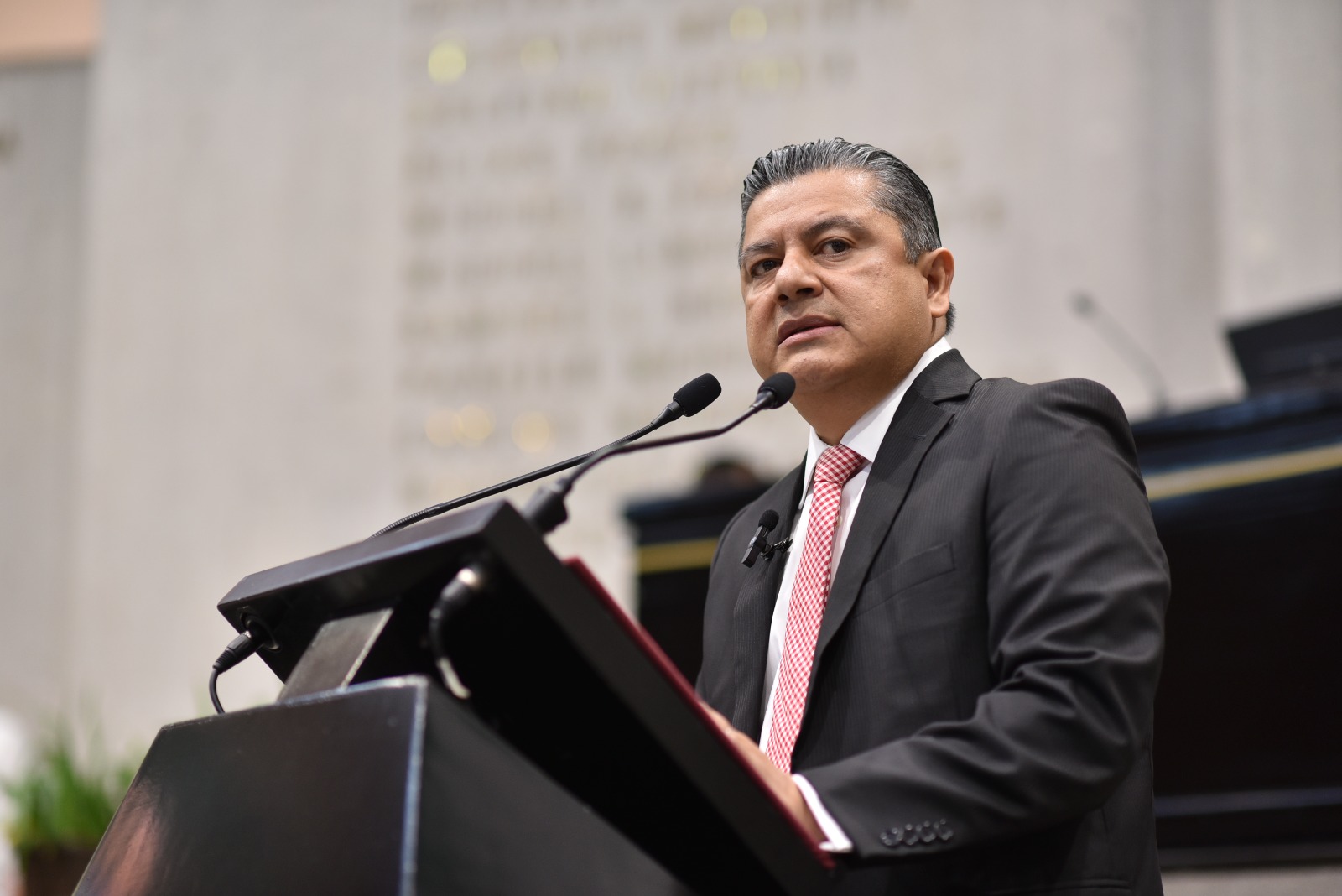 Sería delito abandonar a mujeres embarazadas
