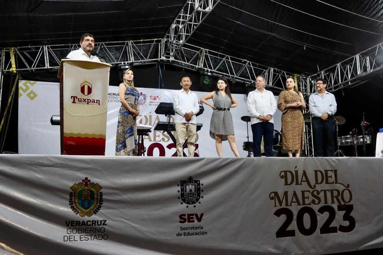 El magisterio es un agente de cambio y de transformación: Zenyazen Escobar