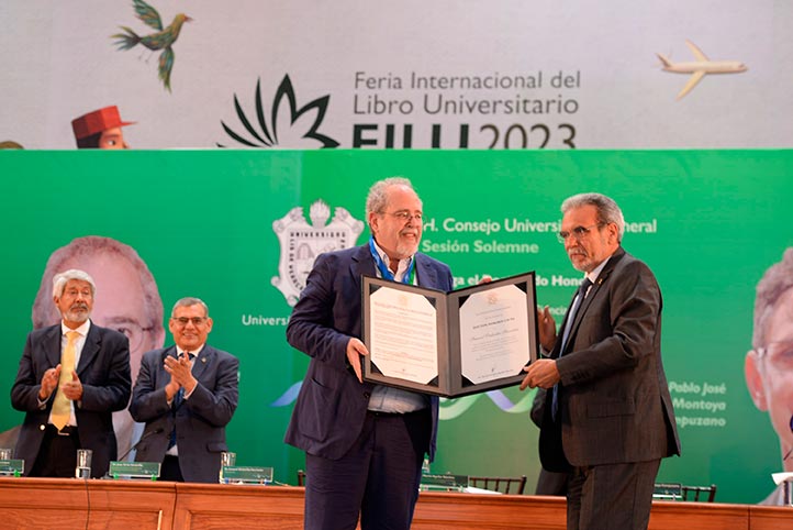 UV entregó Doctorado Honoris Causa a Imanol Ordorika y Pablo Montoya