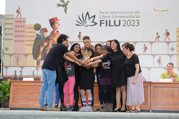 UV entregó Premio La Ciencia y el Hombre 2023