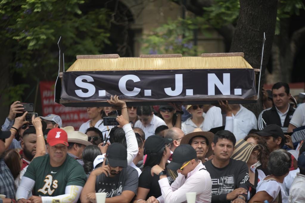Nivel de política se degrada con manifestaciones: Académico