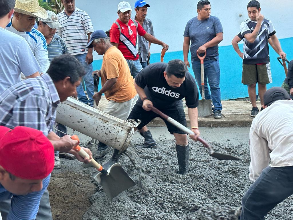Con «Tequio Con Tokio» se dignifican y transforman escuelas de San Andrés Tuxtla: Gómez Cazarín